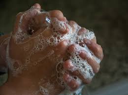 Lavarse bien las manos ayuda a prevenir enfermedades como la influenza y el coronavirus 