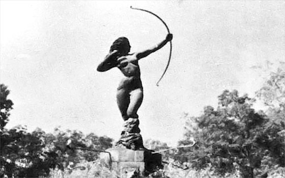 La Diana Cazadora con taparrabos