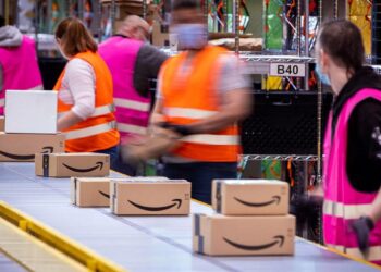 Investigaciones recientes han demostrado que gran parte de la comodidad que disfrutan los clientes de Amazon se produce a expensas de los trabajadores peor pagados | Foto: Project Syndicate