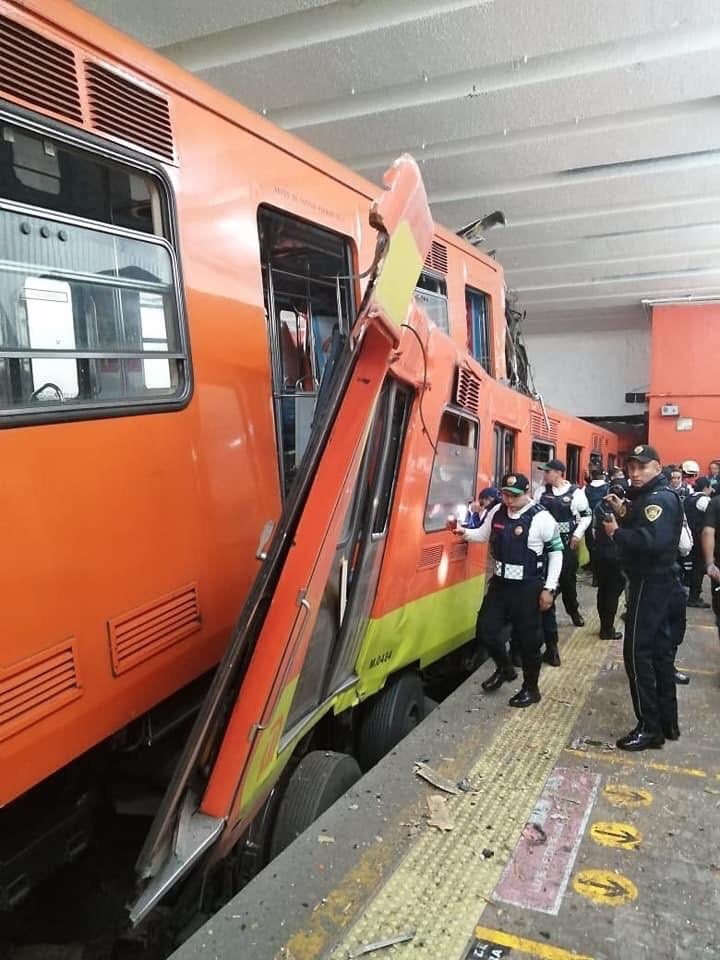 El choque del Metro en Tacubaya dejó una persona muerta y varios heridos | Foto: Twitter 