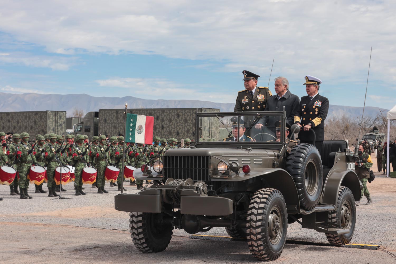 Otra de las muestras de apoyo del presidente fue la reciente aprobación de la ley para que la Guardia Nacional dependa del ejército Foto: Gobierno de México