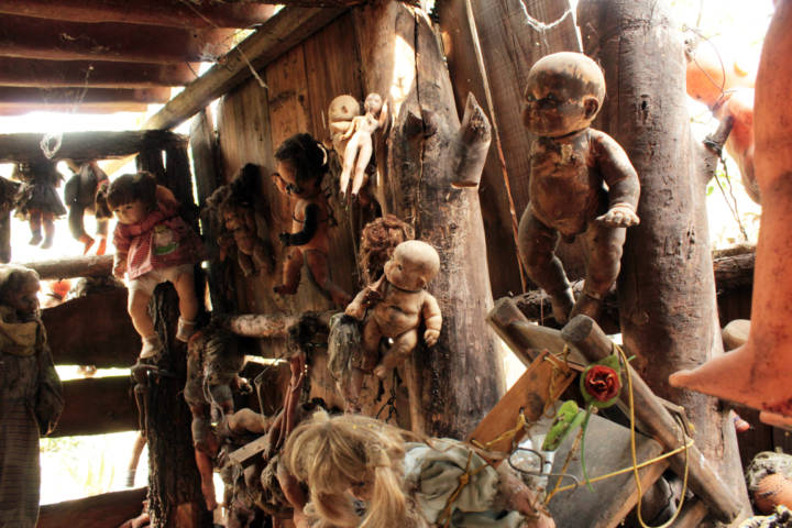 isla de las muñecas - trajinera de xochimilco