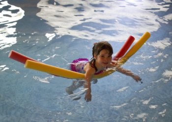 Los centros DIF ofrecen cursos de natación gratis pero si ya no hay cupo, puedes buscar otros sitios y deportivos | Foto: Pixabay
