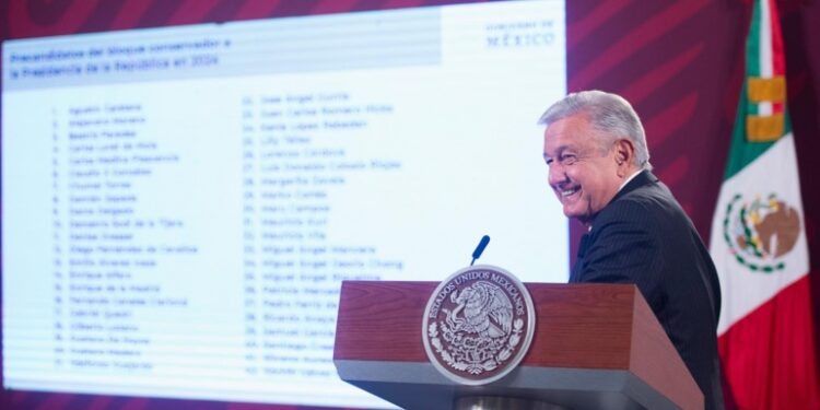 El presidente habló sobre los resultados de la encuesta en Coahuila Foto: AMLO