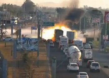 La explosión ocurrió en gasolinera ubicada en la carretera Tula-Tlahuelilpan, a la altura del Colegio de Bachilleres Foto: Captura de pantalla Twitter @AccionCivilMX