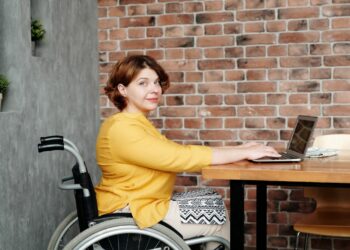 Forma parte de la primera Feria Nacional de Empleo para Personas con Discapacidad BBVA y consigue un trabajo adaptado a tus necesidades / imagen: pexels.com