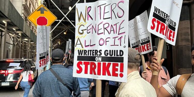 Los guionistas de Hollywood se enfrentan a un futuro al que pronto se enfrentarán todos los trabajadores del conocimiento, y sin el beneficio de la representación sindical. Foto Wikimedia.