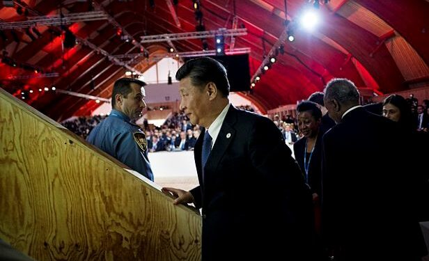 Pero su pesimismo sobre el futuro del capitalismo lo lleva a la “curiosa” afirmación de que la única “esperanza para las democracias del planeta radica en China”, donde el Presidente Xi Jinping “ha declarado la guerra a los nubistas y los capitalistas”. Foto: Wikimedia.